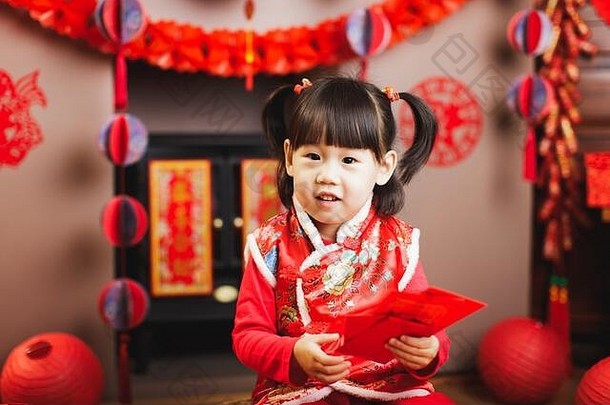 中国人婴儿女孩传统的沙拉酱意味着幸运的红色的信封