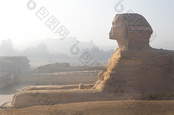 伟大的斯芬克斯吉萨开罗埃及日出时间早期早....游客