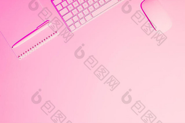 粉红色的健美的图片笔教科书电脑键盘鼠标表格