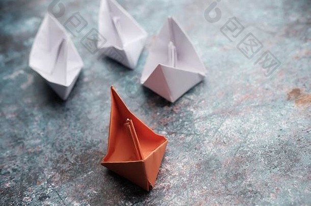 领导概念纸船表格