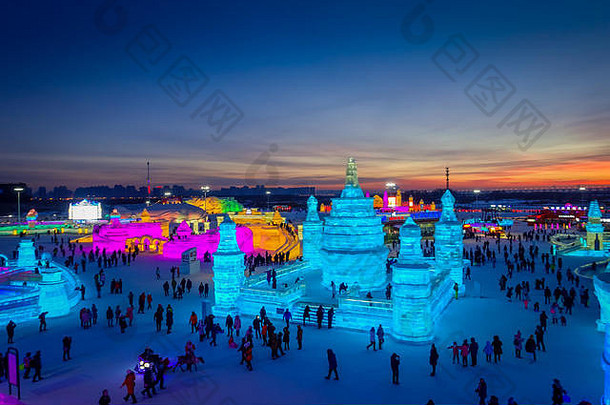 令人惊异的日落冰雪雕塑节日哈尔滨中国