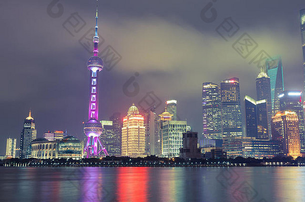 美丽的晚上视图上海履行。