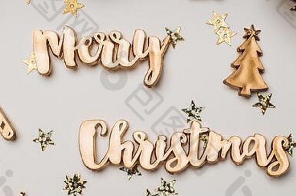 快乐圣诞节黄金闪亮的文本奢侈品圣诞节装饰项目白色表格快乐一年假期概念