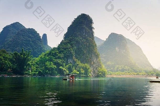 风景优美的船骑河桂林南中国