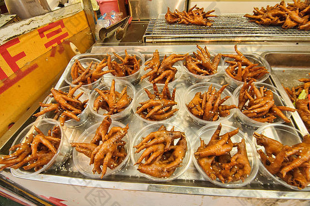 鸡脚古林的著名的零食街桂林广西自治地区中国