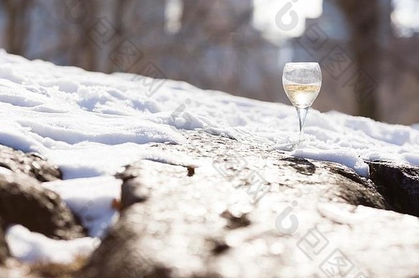 表面水平视图玻璃白色酒雪