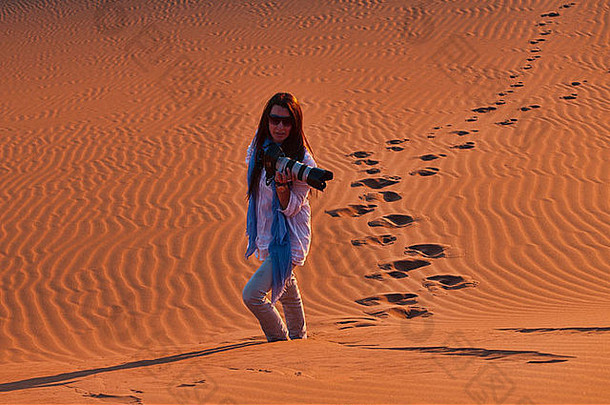 摄影师日落撒哈拉沙漠沙漠非常奇加加摩洛哥