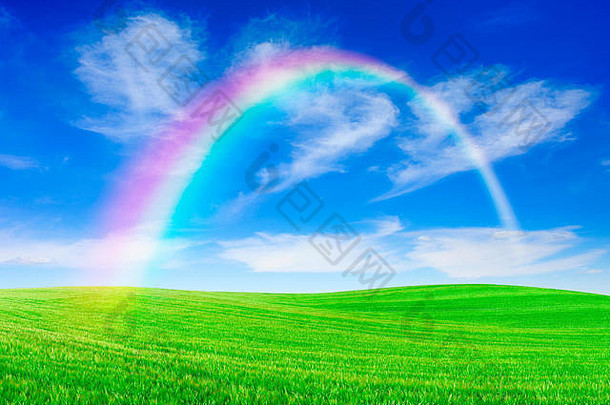 田园景观彩虹滚动绿色字段背景蓝色的天空白色云