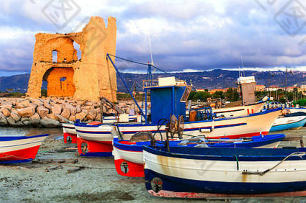 塔日落briatico视图传统的钓鱼船卡拉布利亚意大利