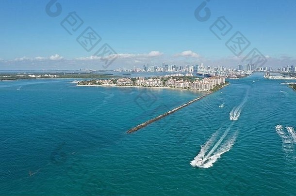 空中视图费雪岛南尖端政府减少城市迈阿密天际线港口迈阿密背景