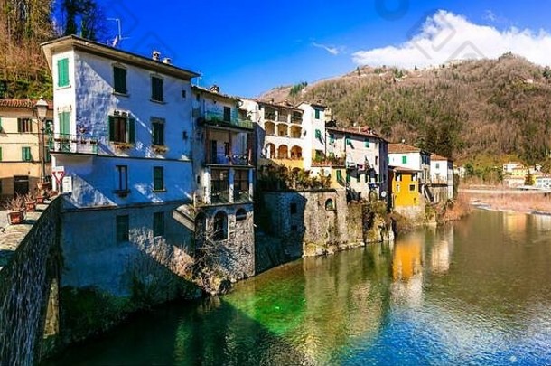 传统的村庄托斯卡纳巴尼卢卡著名的热弹簧铁尔玛鲁水域意大利