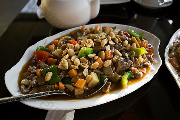 中国人食物搅拌弗莱牛肉蔬菜坚果