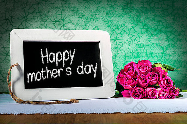 图像板岩黑板上消息快乐母亲一天粉红色的玫瑰