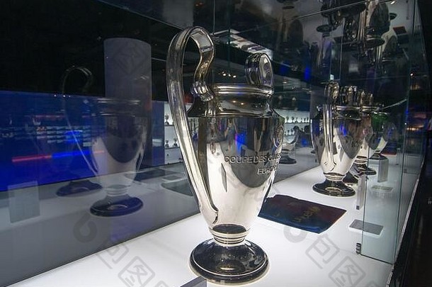 巴塞罗那西班牙9月欧足联冠军联盟杯博物馆欧足联杯奖杯授予每年欧足联足球俱乐部赢了