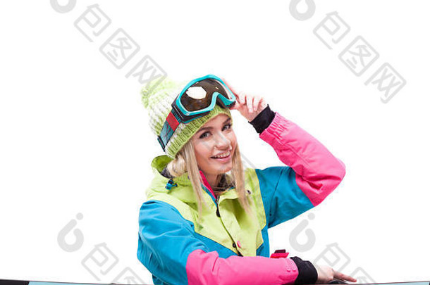 漂亮的年轻的女人滑雪装坐滑雪板