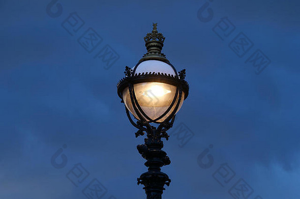 传统的遗产灯光开关天空变黑多雨的多云的下午南银行伦敦英格兰