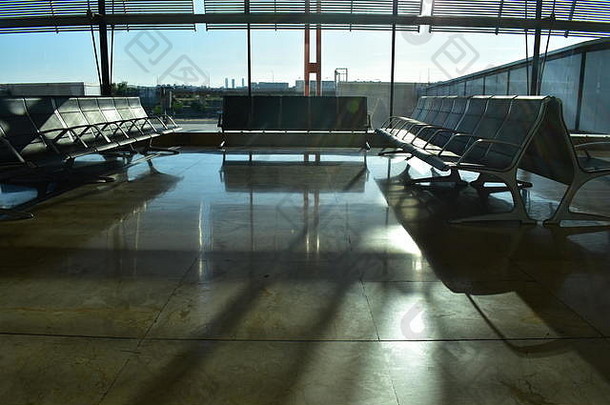 视图空离开门马德里的国际机场