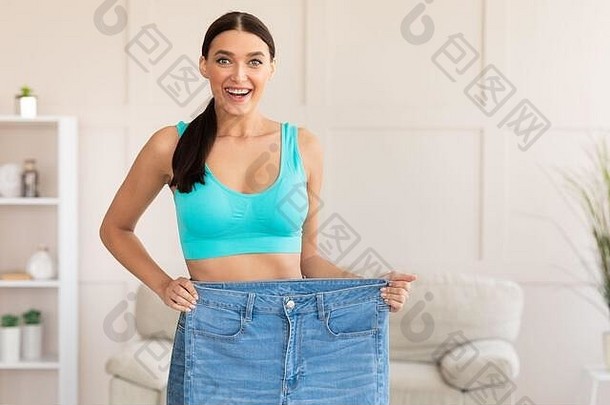 瘦女人比较超大的牛仔裤重量损失首页