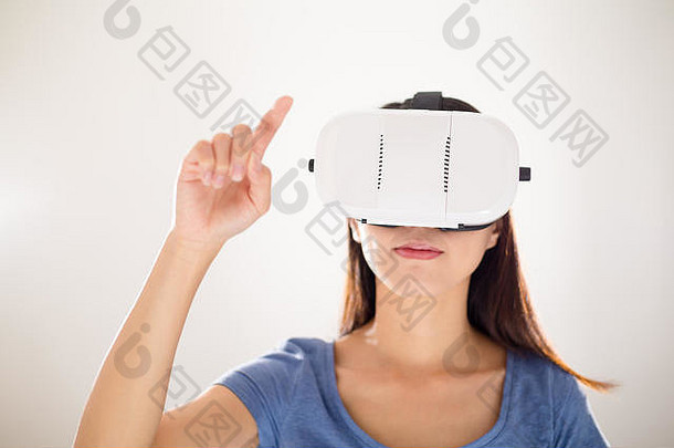 亚洲女人虚拟现实设备