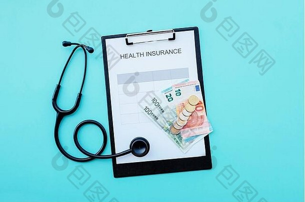 黑色的现代听诊器健康保险形式欧元钱光蓝色的背景