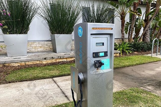奥兰多美国免费的公共充电站使一般电社区