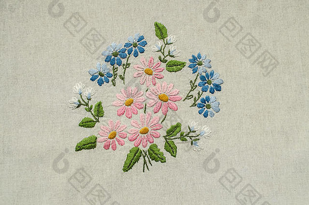 绣花花束粉红色的蓝色的白色花绿色叶子背景棉花织物