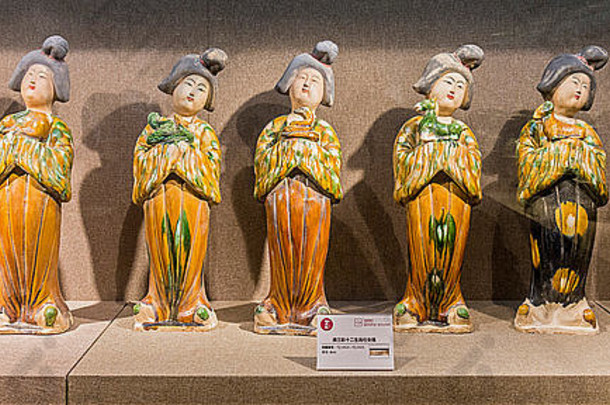 瓷雕像代表中国人星座动物年一年老鼠羊龙