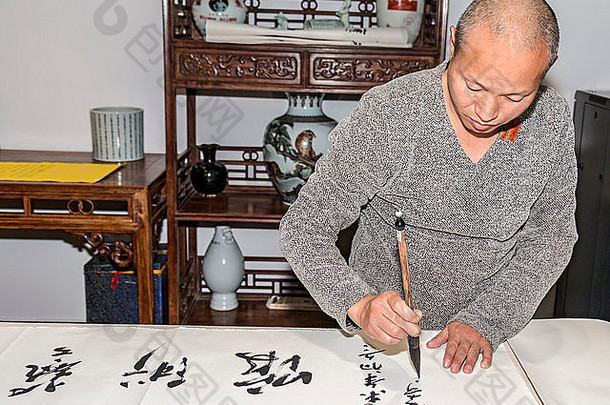 书法家写作中国人符号滚动甄杨辉艺术中心杭州中国最大私人博物馆中国