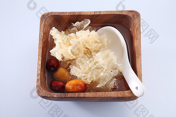 雪果冻真菌中国人传统的医学红色的日期