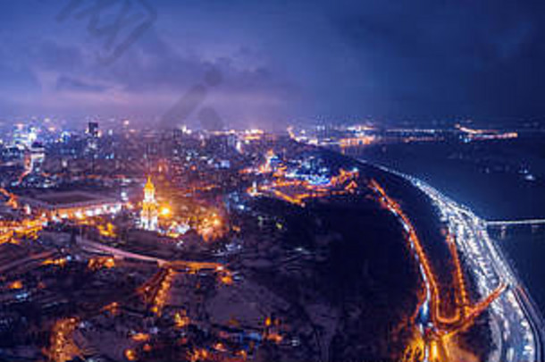 壮观的夜间天际线大城市晚上基辅乌克兰