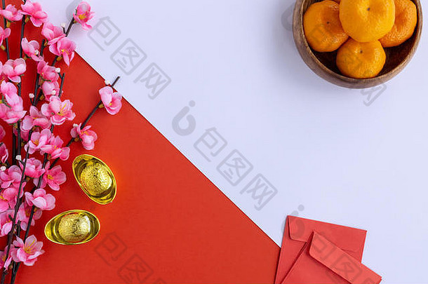 平躺中国人一年背景樱桃开花普通话橙色红色的信封金锭双语气背景红色的白色