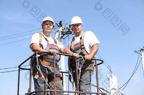 电工人电梯工程师上升起重机修复高层支持但消除事故高海拔站
