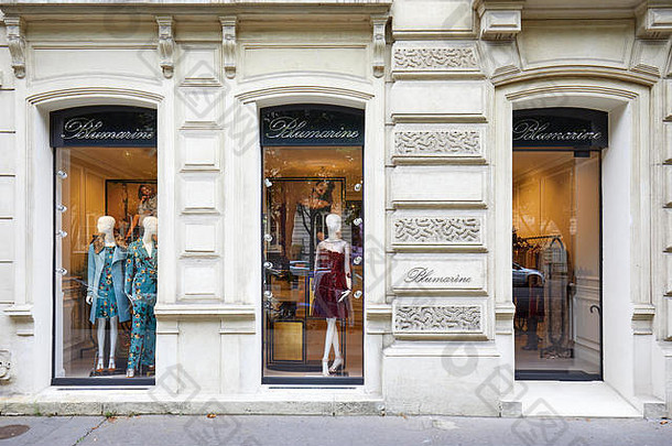 巴黎法国7月蓝光时尚奢侈品商店巴黎法国