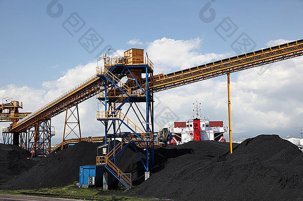 黑色的煤炭工业港口