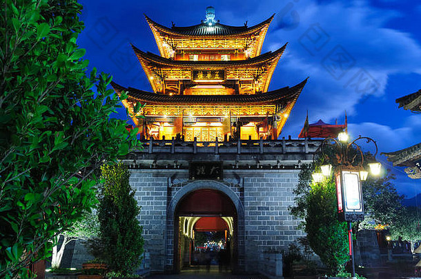达利城市主要门晚上中国云南省