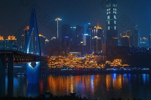 城市晚上视图重庆<strong>中国风</strong>景河融合现代体系结构人体系结构城市视图水