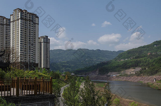 中国人现代高建筑河畔