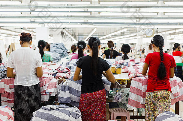 亚洲工人缝纫服装服装工厂