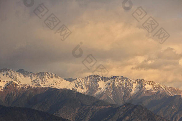 deqin中国4月早....视图梅里雪山雪山自然储备著名的景观deqin云南中国