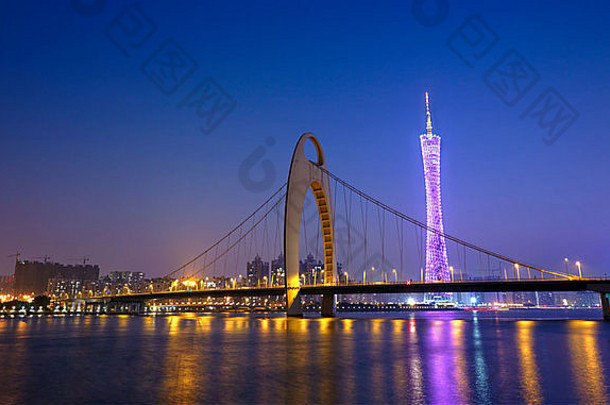 珠江河现代建筑金融区晚上广州中国