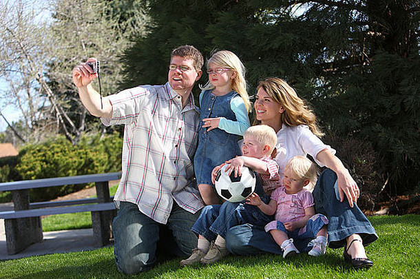 家庭相机采取肖像公园