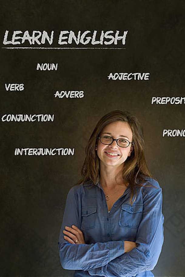 学习英语自信美丽的女人老师粉笔黑板上背景