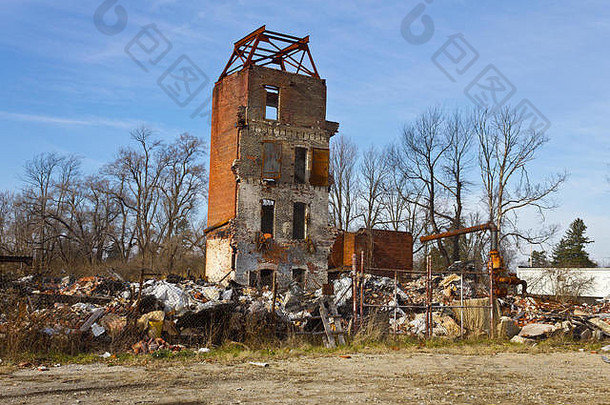 城市工厂枯萎病被遗弃的工厂穿破碎的被遗忘的