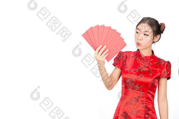 亚洲女孩传统的红色的信封中国人一年概念庆祝中国人<strong>月球</strong>一年春天节<strong>日</strong>孤立的白色