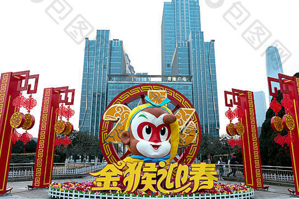 猴子装饰街庆祝中国人一年
