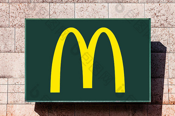 阿尔马达葡萄牙招牌广告mcdonald钬檚餐厅金拱门标志黄色的绿色购物中心购物购物中心