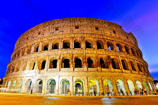 视图罗马圆形大剧场晚上罗马意大利