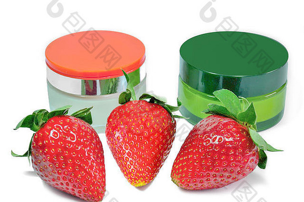 皮肤护理奶油草莓提取容器成熟的草莓孤立的白色背景设计自然有机化妆品