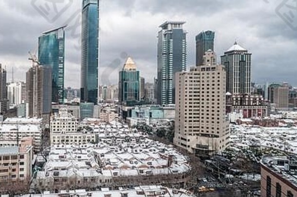 空中视图<strong>上海城市</strong>景观摩天大楼降雪