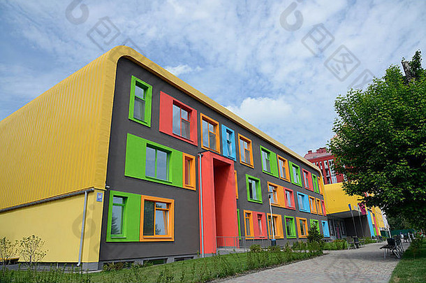 色彩斑斓的外观学校艺术基辅乌克兰